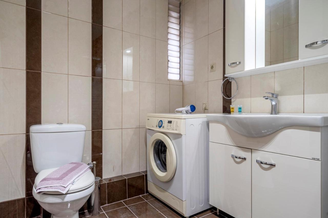 2 Bedroom Renovated Apartment With A View Atenas Exterior foto